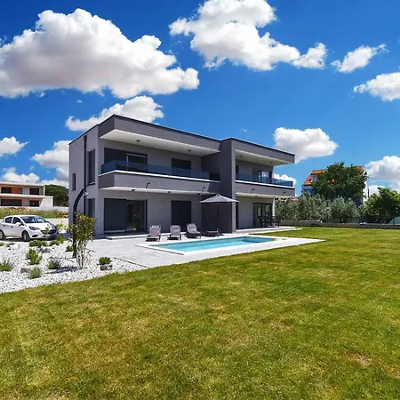 Vila With Pool In Peroj-fazana Peroj