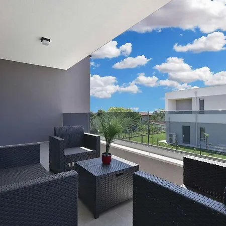 Vila With Pool In Peroj-fazana Peroj
